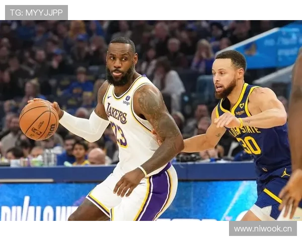 库里14分引领勇士轻取湖人 布朗尼5分5失误 艾顿7分7篮板表现平稳