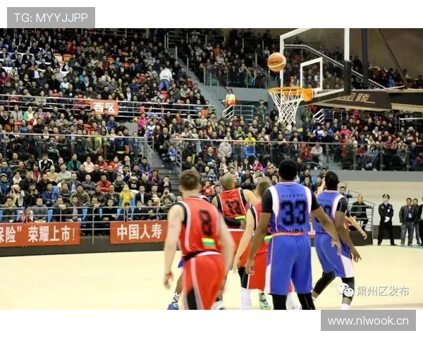 乐福灵巧背传妙到毫巅默里顺势跟进空接暴扣点燃全场瞬间引爆激情 乐福灵巧背传妙到毫巅默里顺势跟进空接暴扣点燃全场瞬间引爆激情